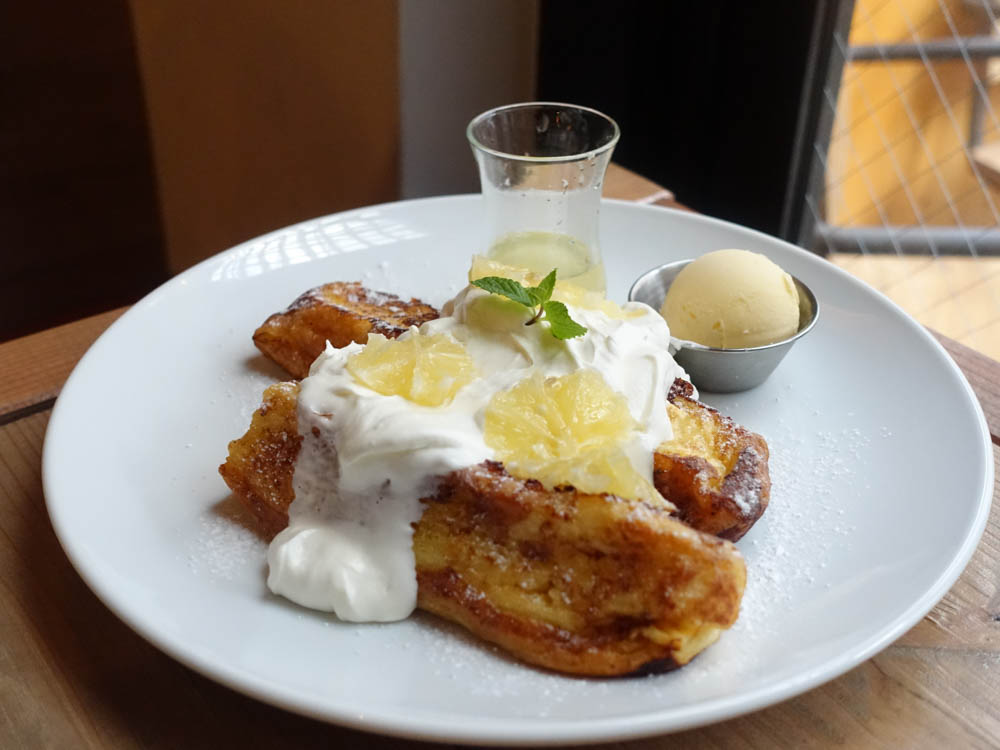 瀬戸内はちみつレモン＆レアチーズフレンチトースト　950円（税込）