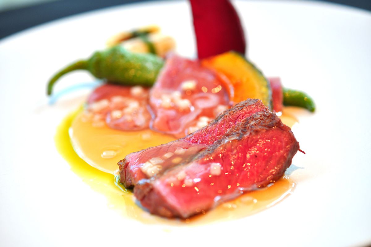 最高級足柄牛フィレ肉のステーキ 木所さんの実山椒の香り 夏の大地の恵みを添えて