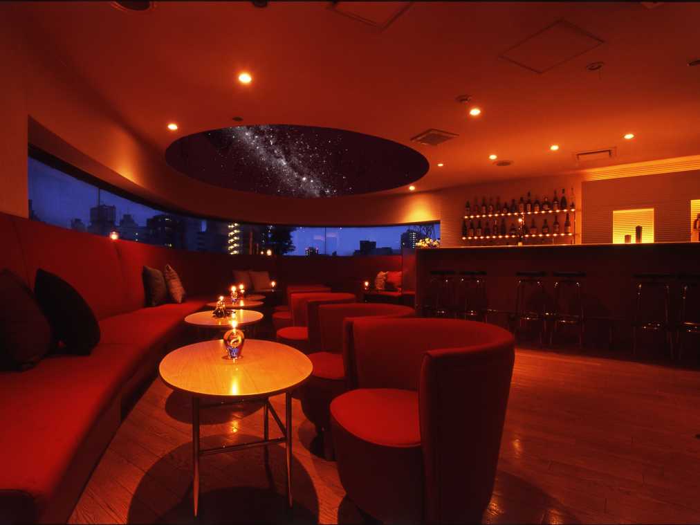 こんなところで口説かれたい！ロマンチックすぎる「プラネタリウムBAR」