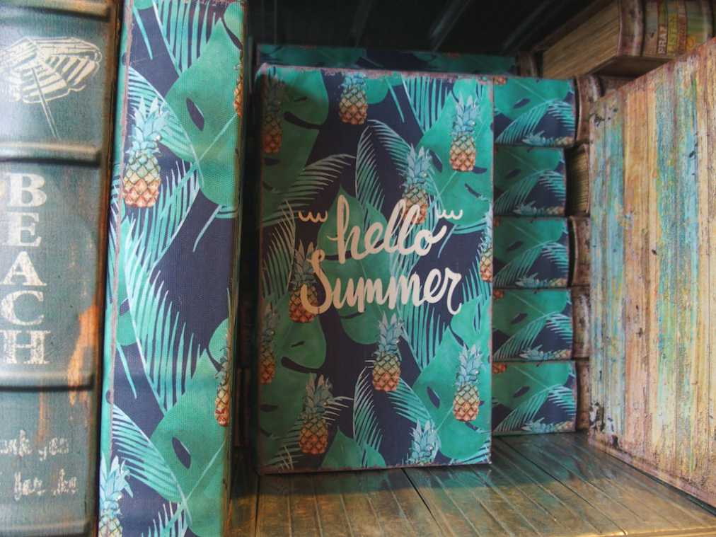 ブック型ボックス 1058円