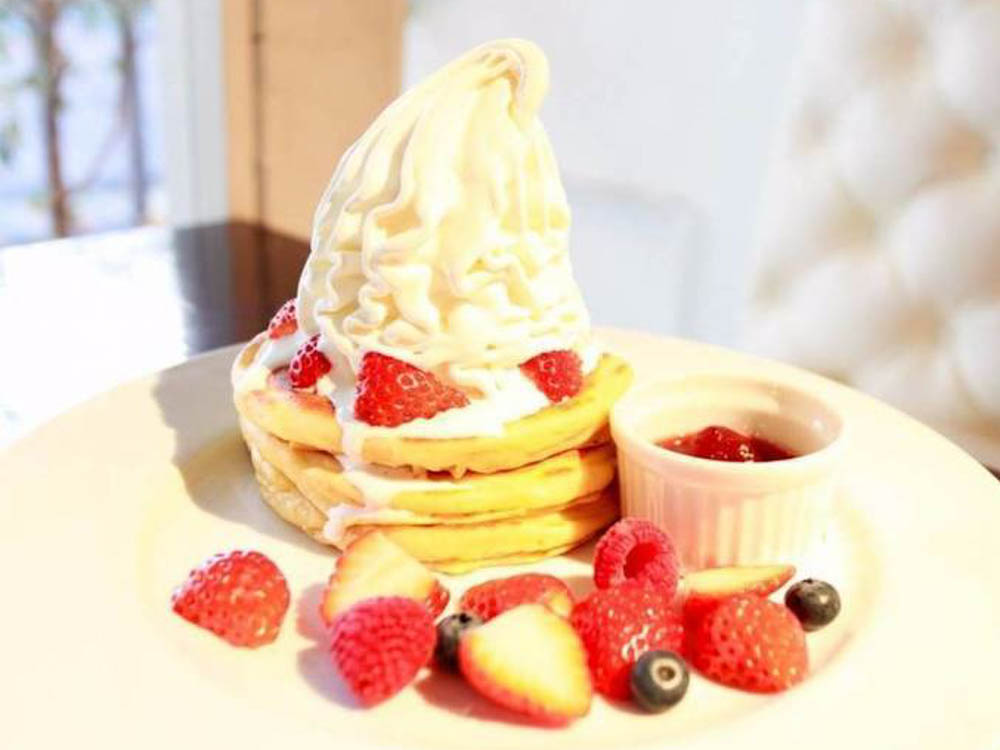 クレミアミックスベリーパンケーキ　1566円