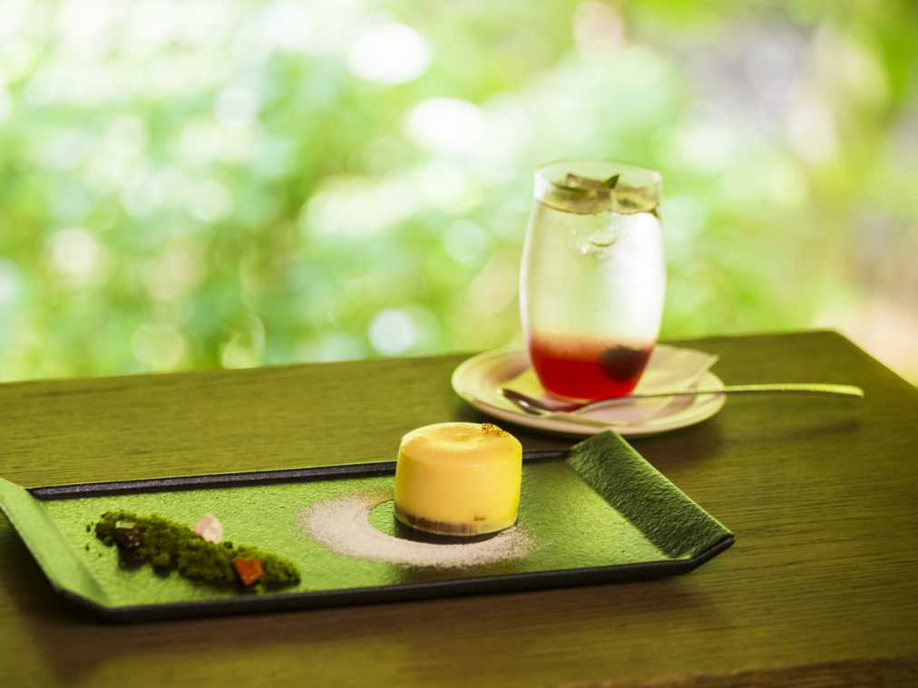 鎌倉の重要文化財で雅に。清涼感たっぷりの「やまももサイダー」を