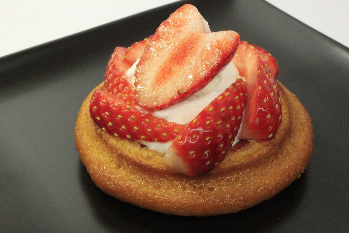 道の駅もてぎ「採りたて苺のチーズインバウム」（栃木県）