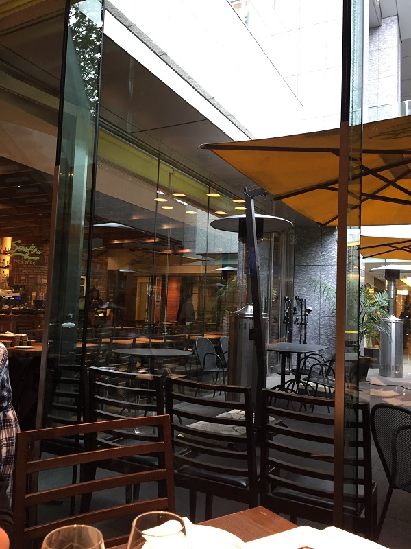 セラフィーナ丸の内店のテラス席