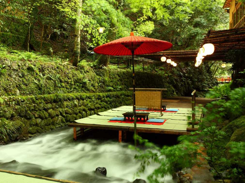 初心者にもおすすめ。“元祖”川床の名店で、涼を感じる京ランチ