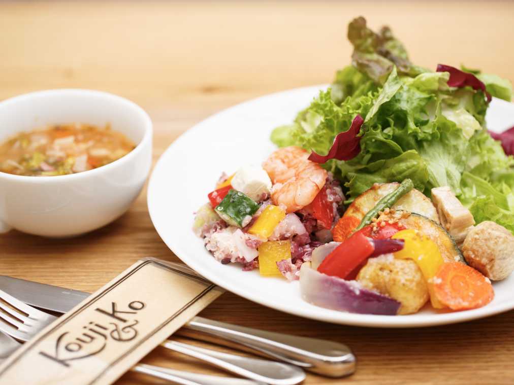 プロが手がける「新しい発酵スタイル」で、体内掃除ができるデリカフェ