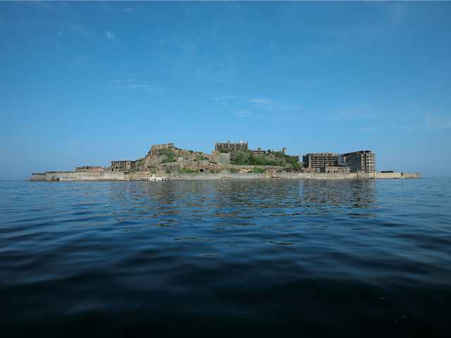 まるで異次元の空間、軍艦島へ！ノスタルジックな長崎クルーズ