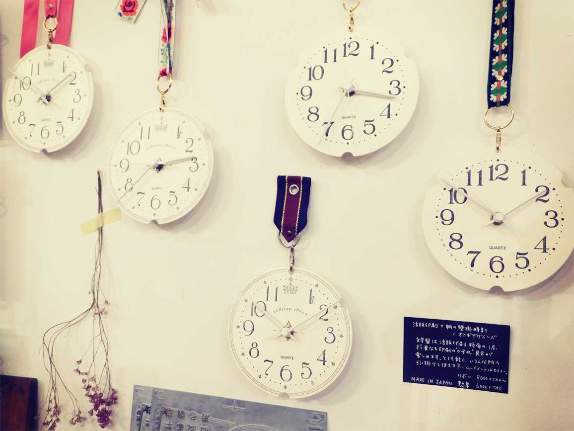 リボン5400円〜、勲章 6480円／