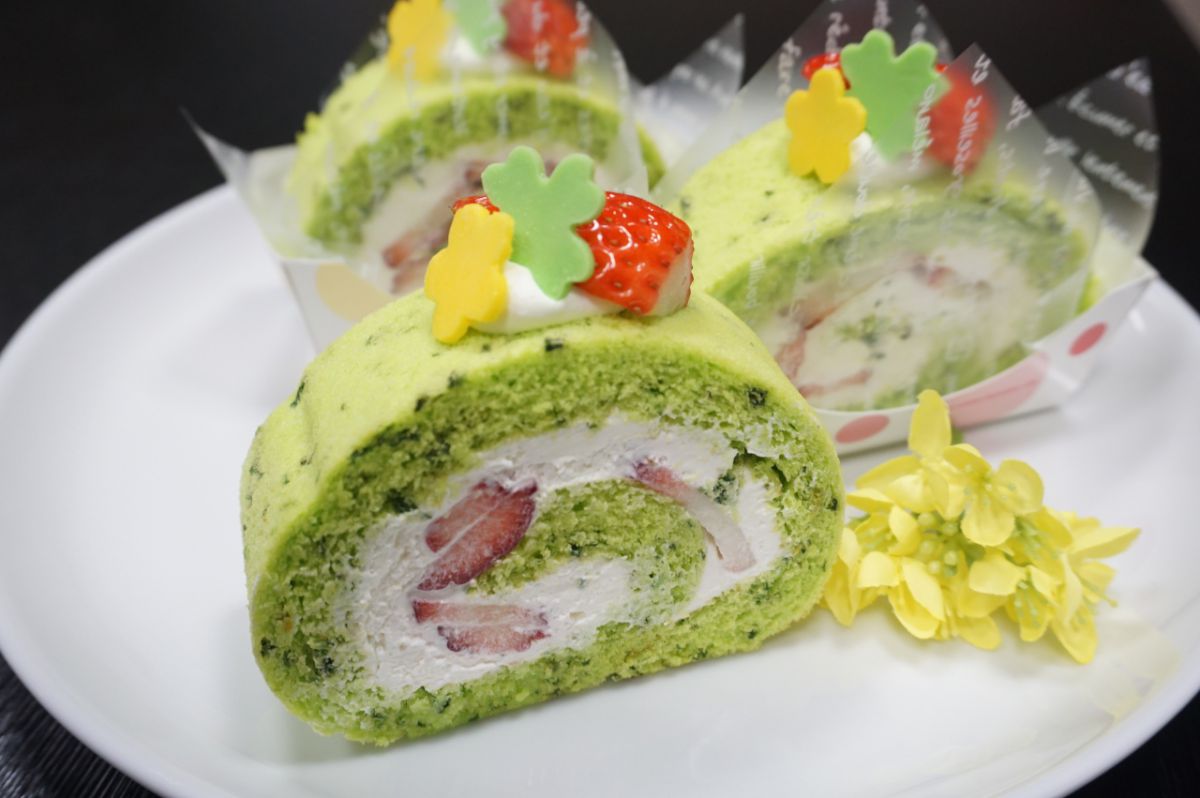 菜の花いちごロール　432円