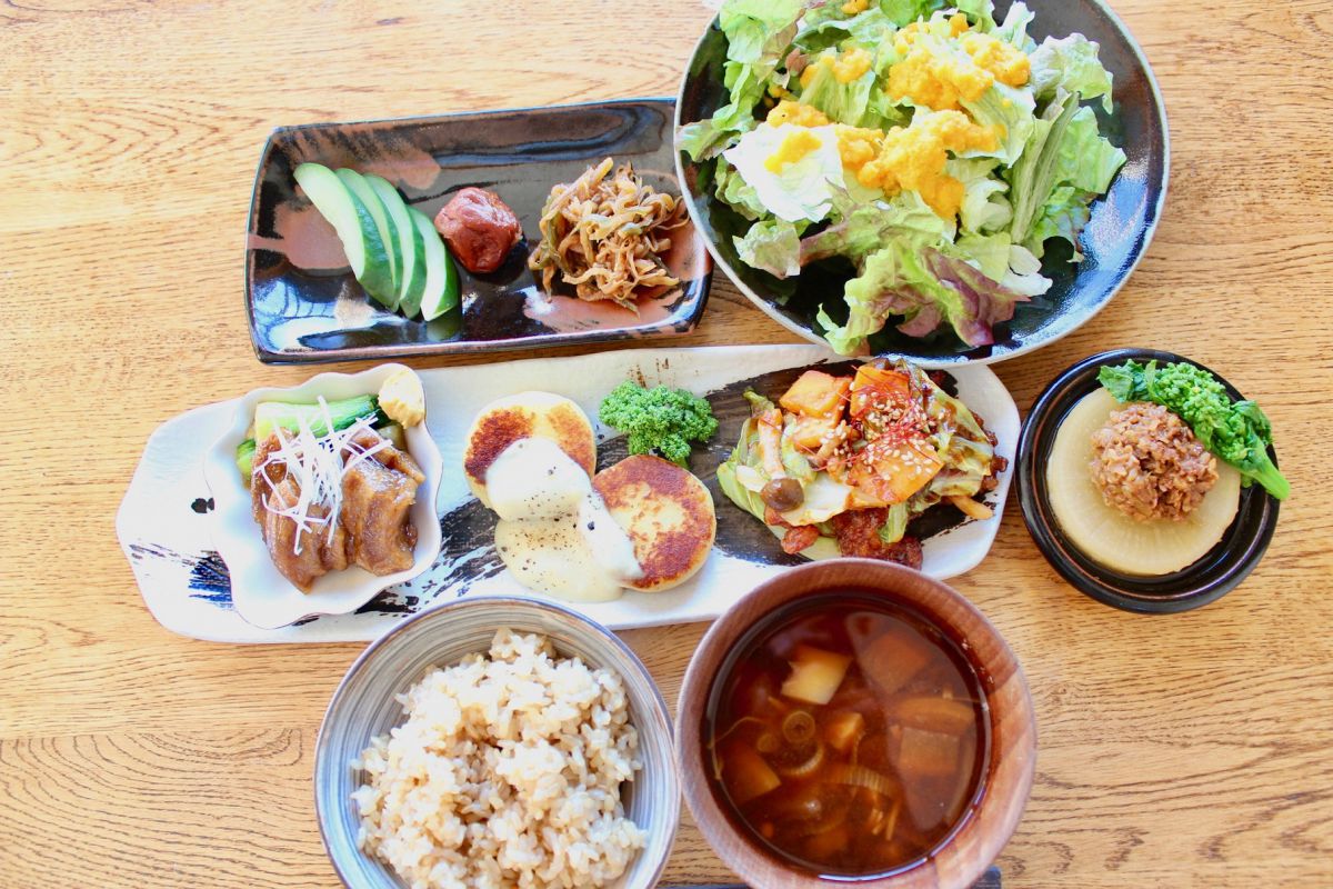 基本ごはんセット＋セミオーダーデリ4品（1650円）