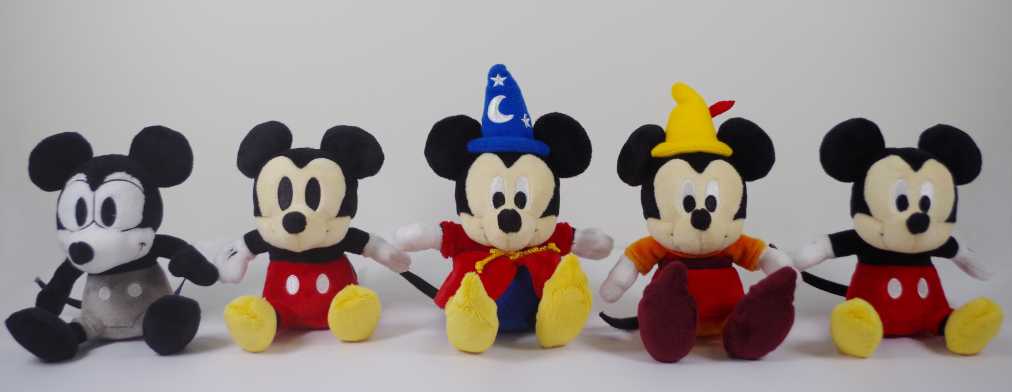 (C ) Disney 　※商品のデザイン・仕様は変更になる可能性があります。  ぬいぐるみ（左から、Plane Crazy／Vintage Style／Fantasia／Fun and Fancy Free／Modern Style） 各1620円（税込）