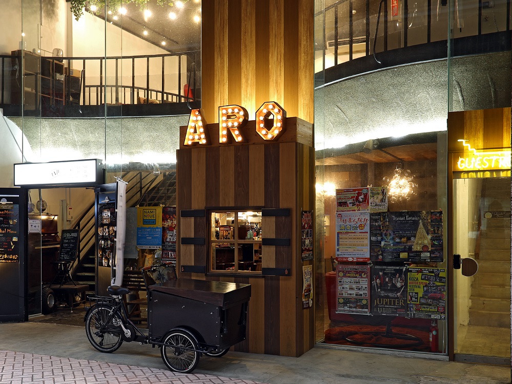 ひとりでもグループでも！カフェ利用もOKの、ランドマーク的ゲストハウス