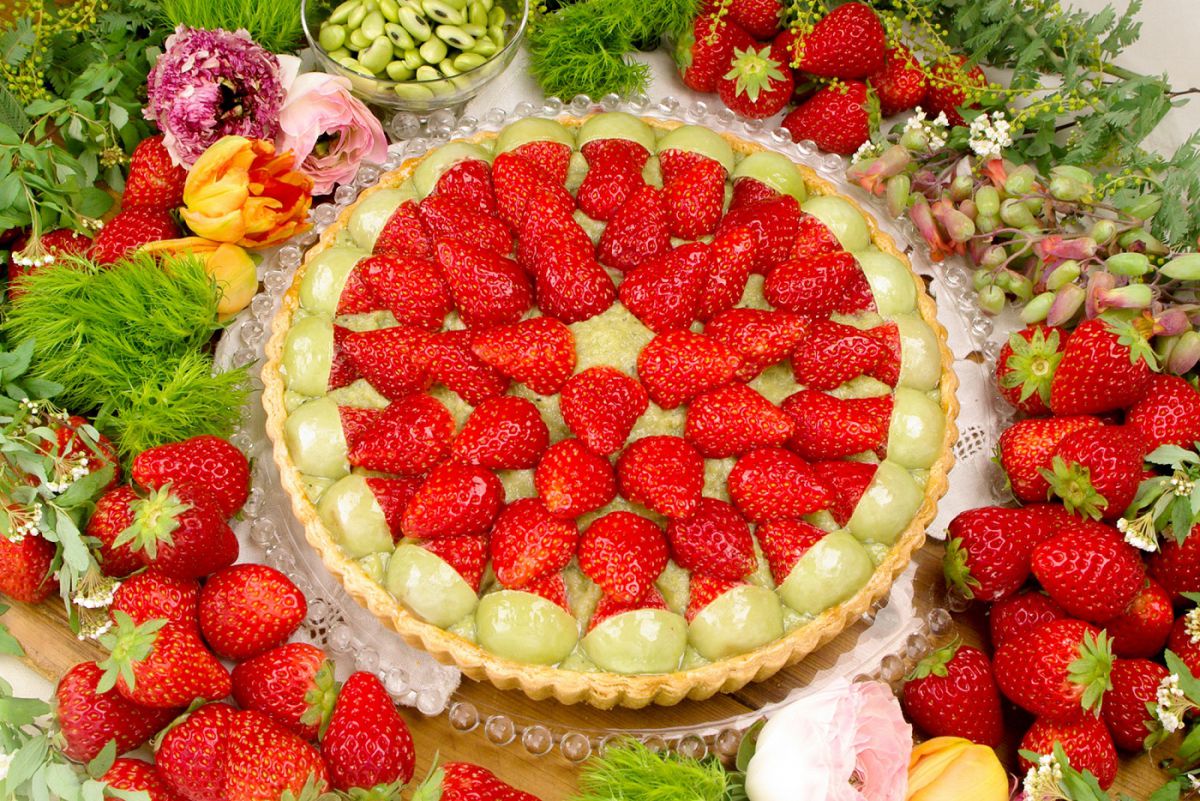 「あきたみどりのプリンとイチゴのタルト」piece648円/whole(25cm)6156円