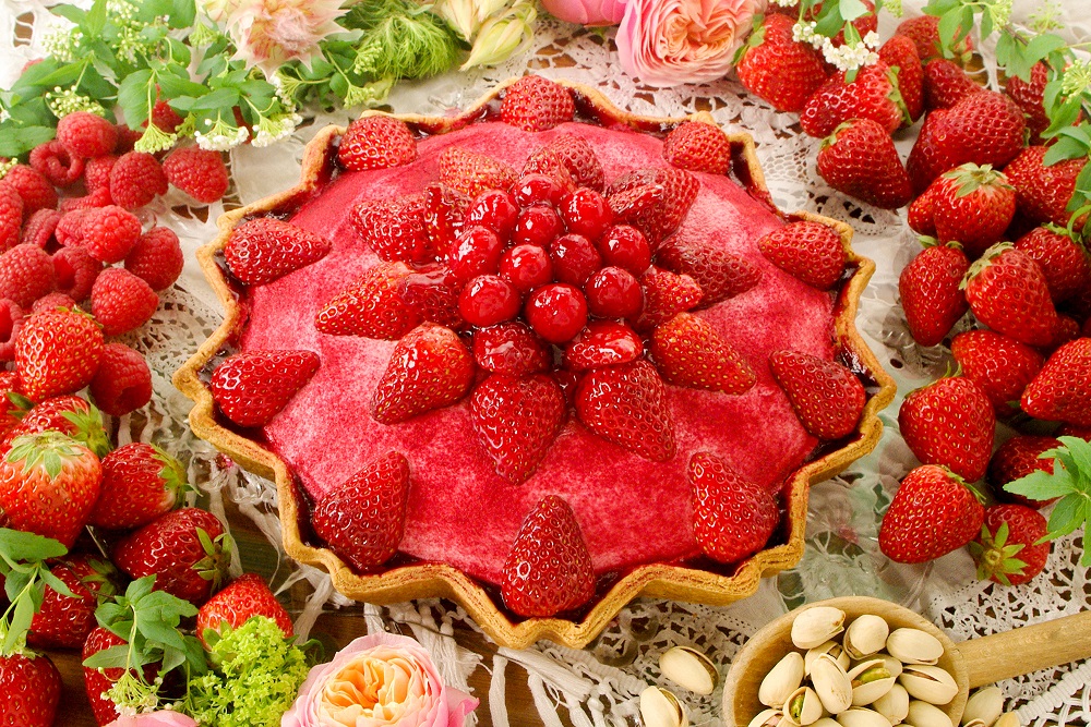 「結晶型 赤いフルーツのオペラタルト」piece768円/whole(25cm)7344円