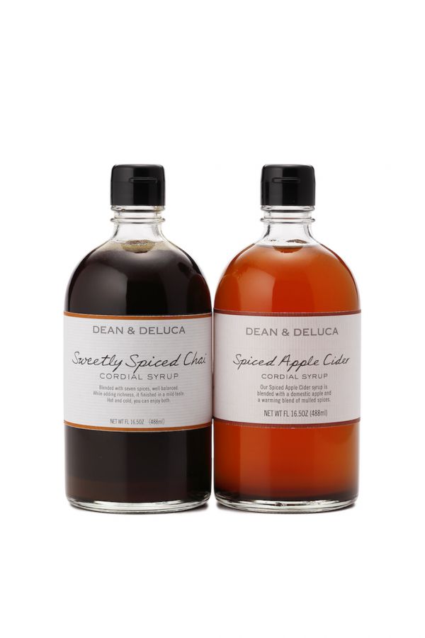 左からスイートリー　スパイスドチャイ、スパイスド　アップルサイダー 各1728円 / 488ml 