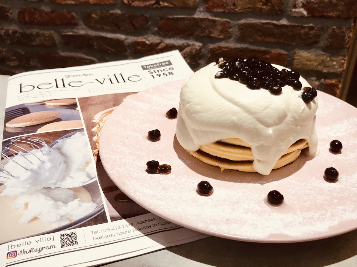 ミルフィーユパンケーキとタピオカミルクティーのキュンキュンコラボ