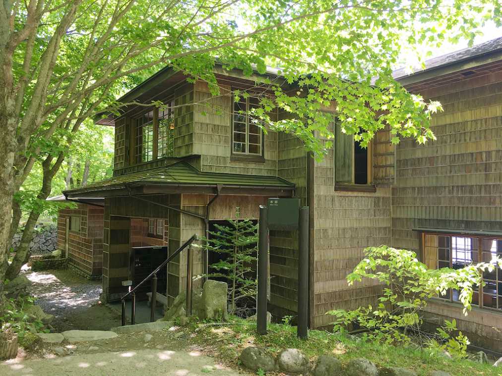 杉皮が使われている外壁