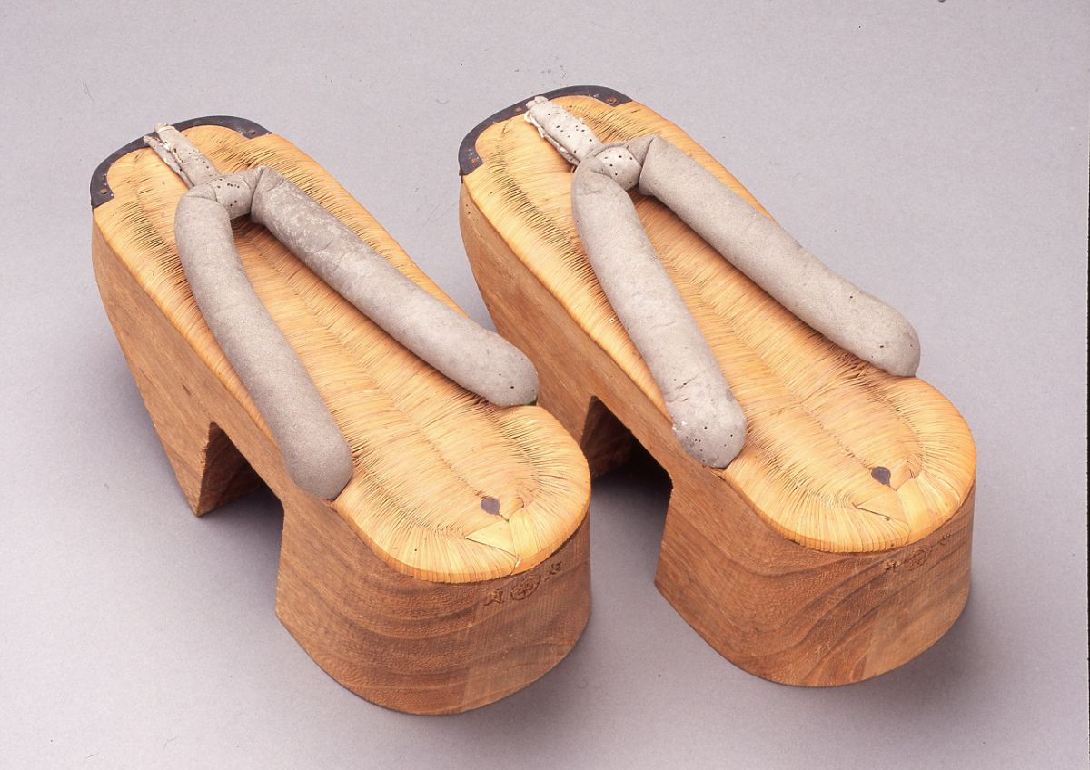 西郷隆盛が履いた下駄（竹村守博氏蔵） 【コーナー展 西郷どんがやってきた】（～12月16日）にて展示