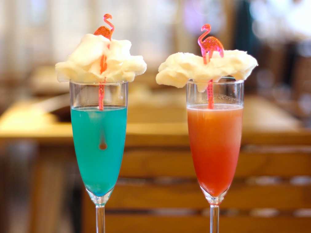 女子会が盛り上がる！アジアンテイストカフェのふわふわカクテルで乾杯