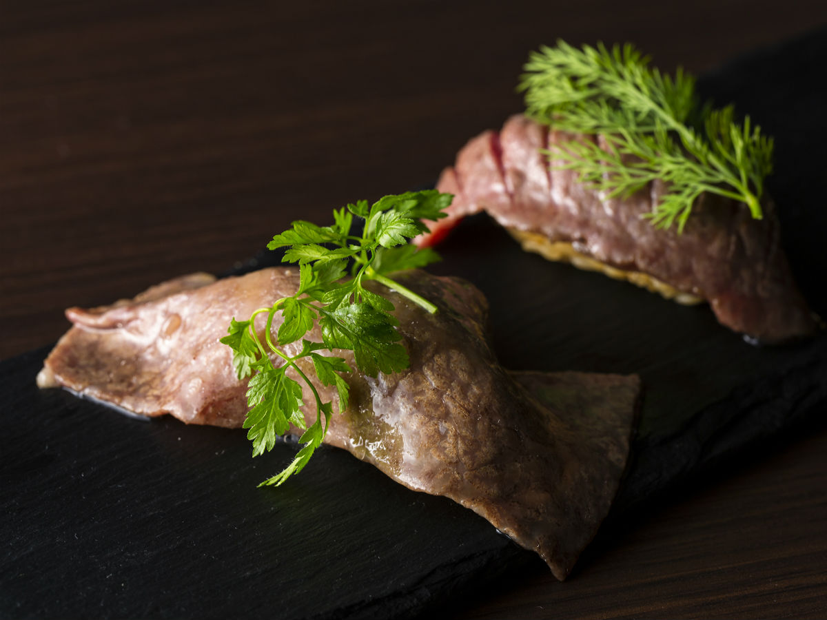 肉寿司もシャトーブリアンも！銀座で最高に美味しい“肉づくし”クリスマス