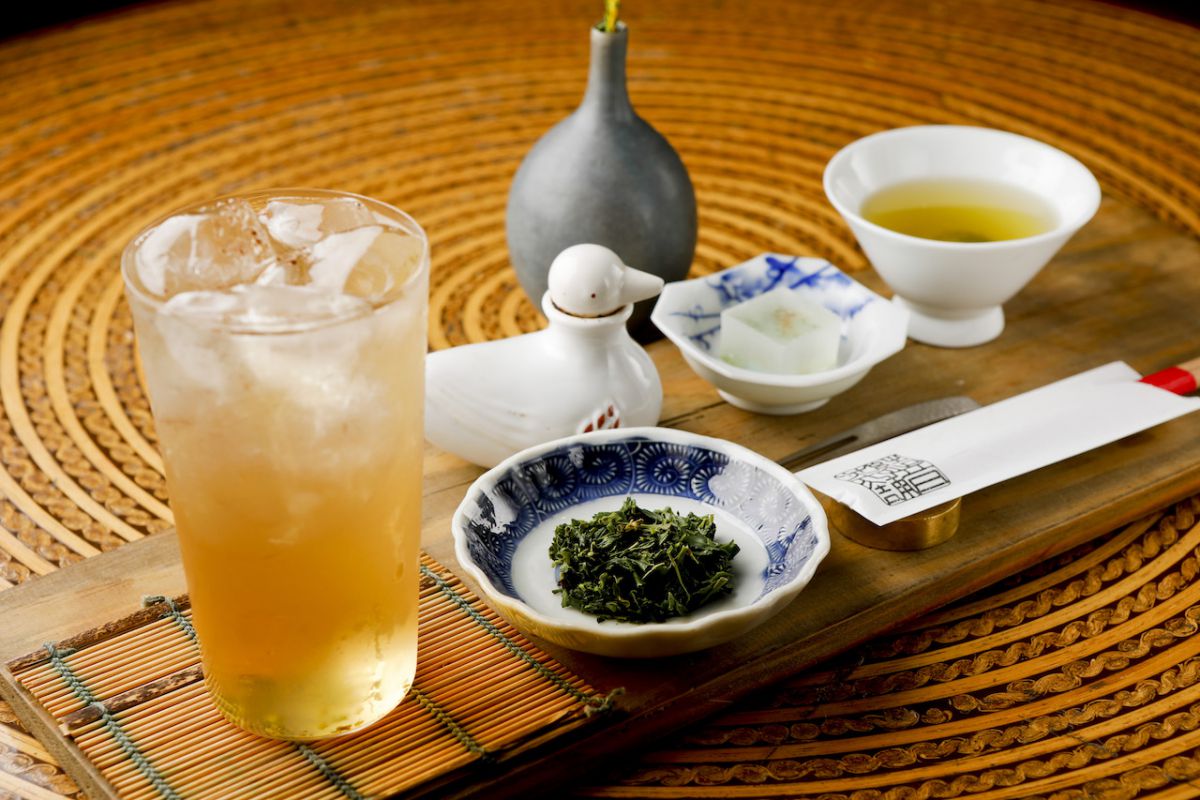 日本茶カクテル1700円～（別途要チャージ代300円）