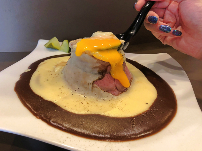 おいしくないわけがない！ローストビーフでぐるぐる巻きにした絶品カレー！