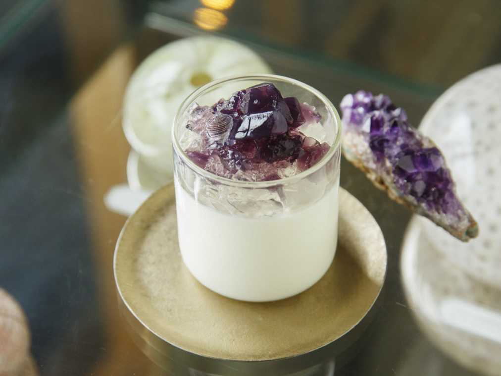 動植物の標本から、鉱物スイーツまで！「ウサギノネドコ」は自然の神秘に出会えるワンダーランド