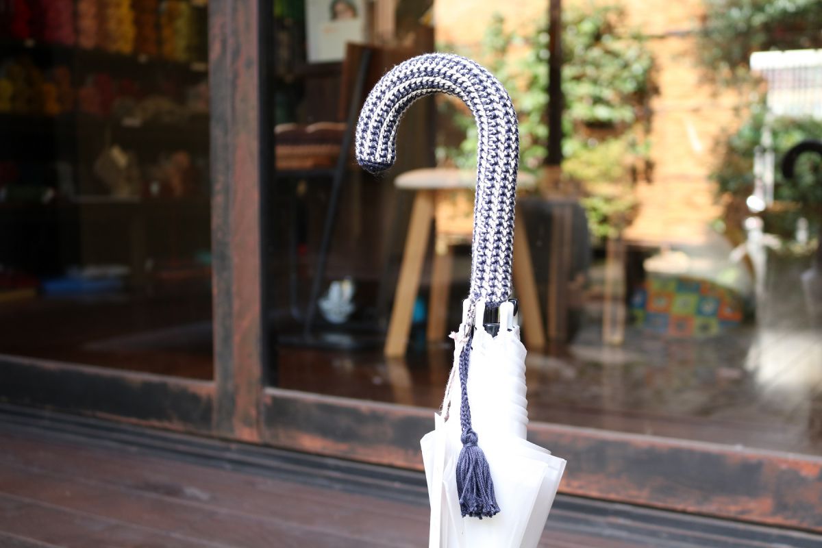 傘の持ち手カバー 1382円(税込※糸、作り方レシピ付き、タッセルは別)