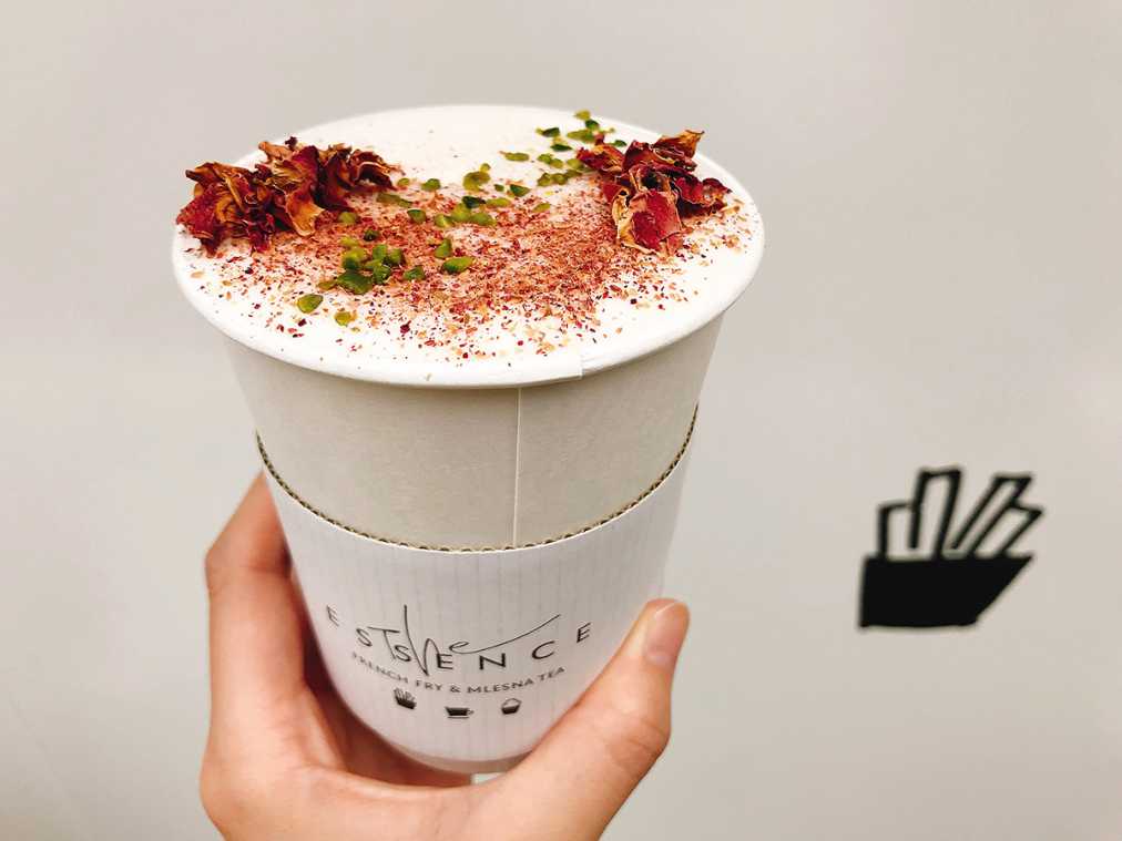 ローズティーラテ 400円