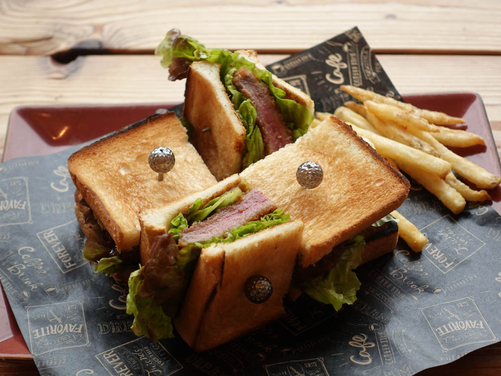 レアビーフカツサンドランチ　900円（税込）