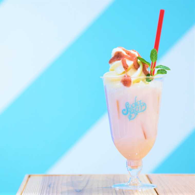 ベリーベリークリームソーダ864円