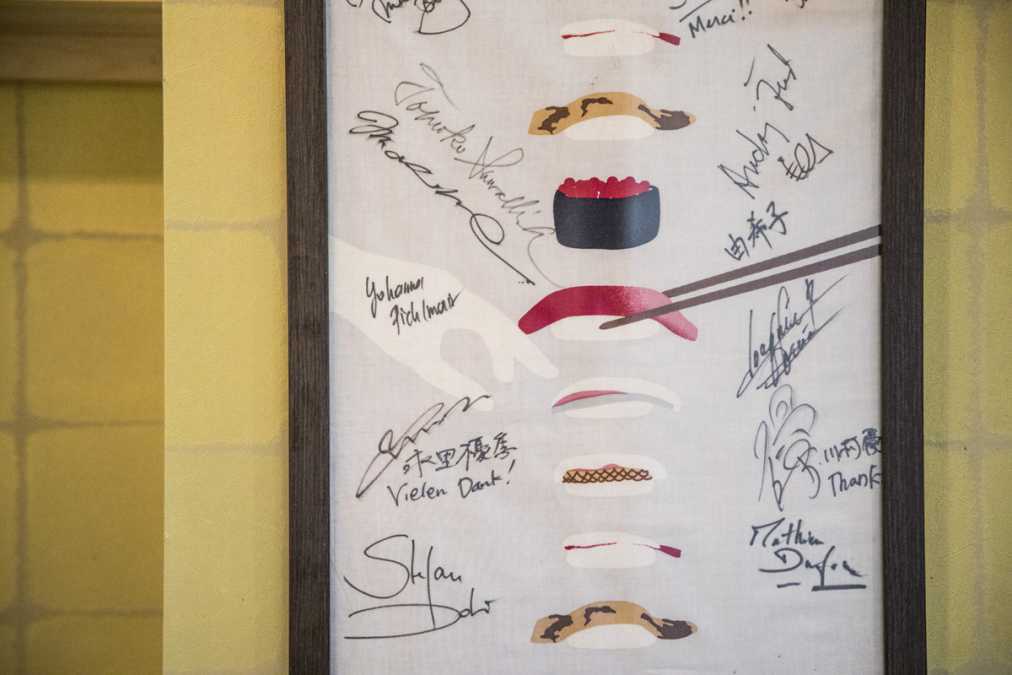 ご主人がホルン奏者であることもあり、音楽関係者も多く訪れるとか。てぬぐいにはベルリン・フィルハーモニー管弦楽団のサインが