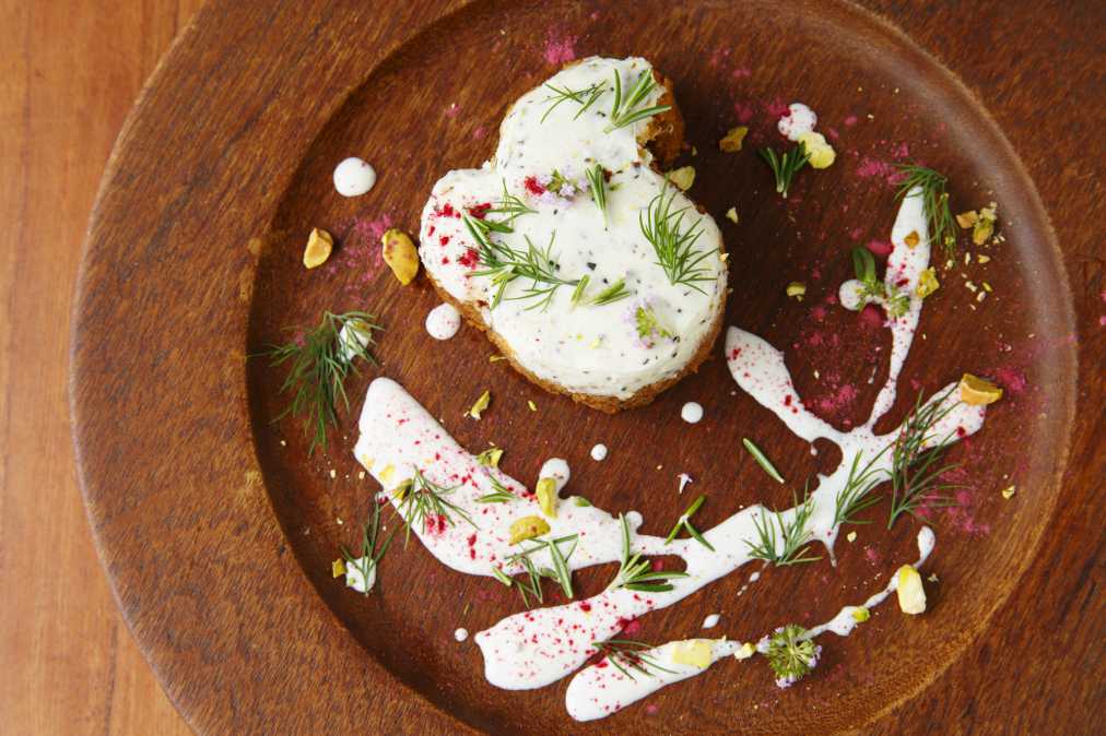 有機人参のキャロットケーキ ローズマリークリームチーズ添え600円