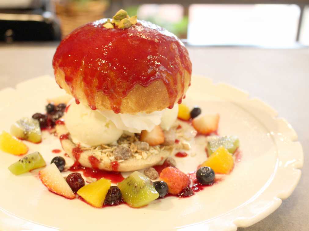 温かいバンズと冷たいアイスが絶妙にマッチ！「アイスクリームバーガー」はもう食べた？