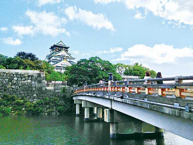 大阪の定番コテコテ観光！緑豊かな大阪城公園＆なにわ1日さんぽ