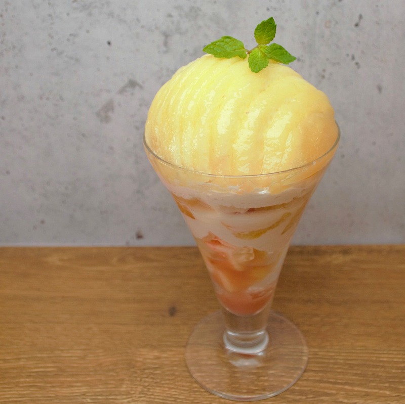 まるごとピーチパフェ(季節のパフェ) 1200円