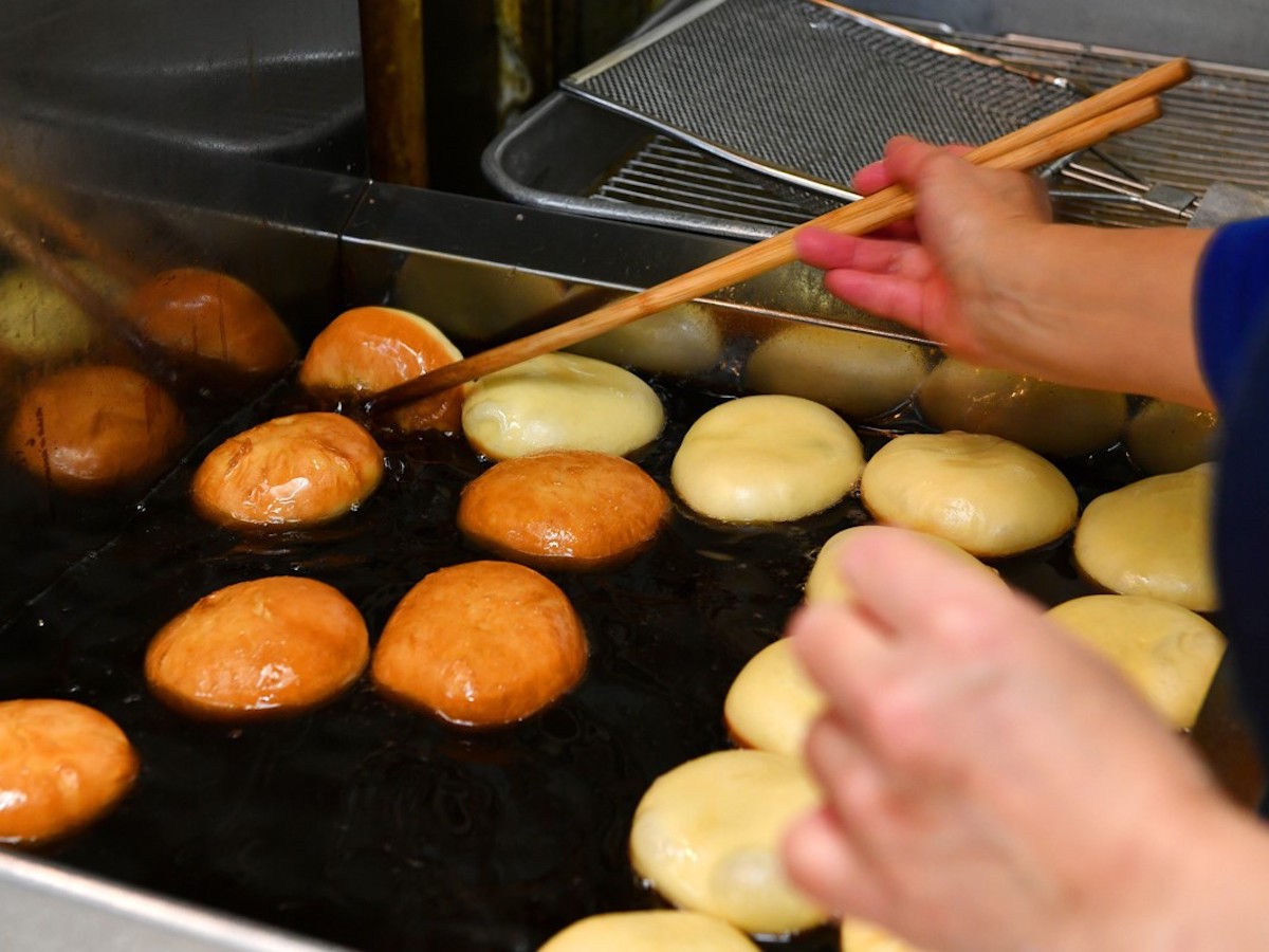 地元っ子が食べてる“中屋のあんドーナツ”は、どこか懐かしい愛され逸品