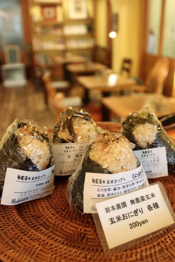 玄米おにぎり　200円(テイクアウトのみ)