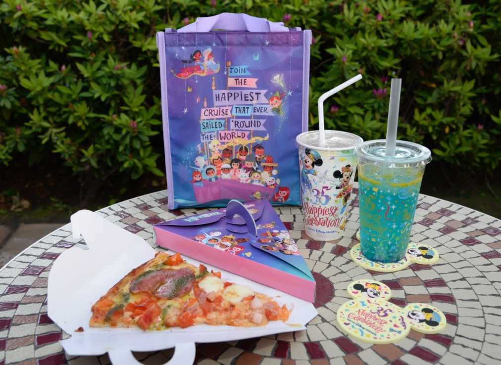 スペシャルセット760円※スーベニアランチケースはプラス900円、スペシャルスパークリングドリンク＜ブルーシロップ＞350円※スーベニアコースターはプラス400円