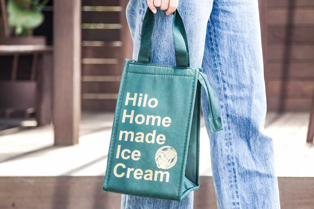 オリジナルの保冷バッグ（400円）もおしゃれ