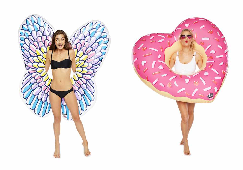 （写真左から）【BIG MOUTH】Giant Pool Float Angel Wings　5184円、【BIG MOUTH】Giant Pool Float Heart Donut 　3672円