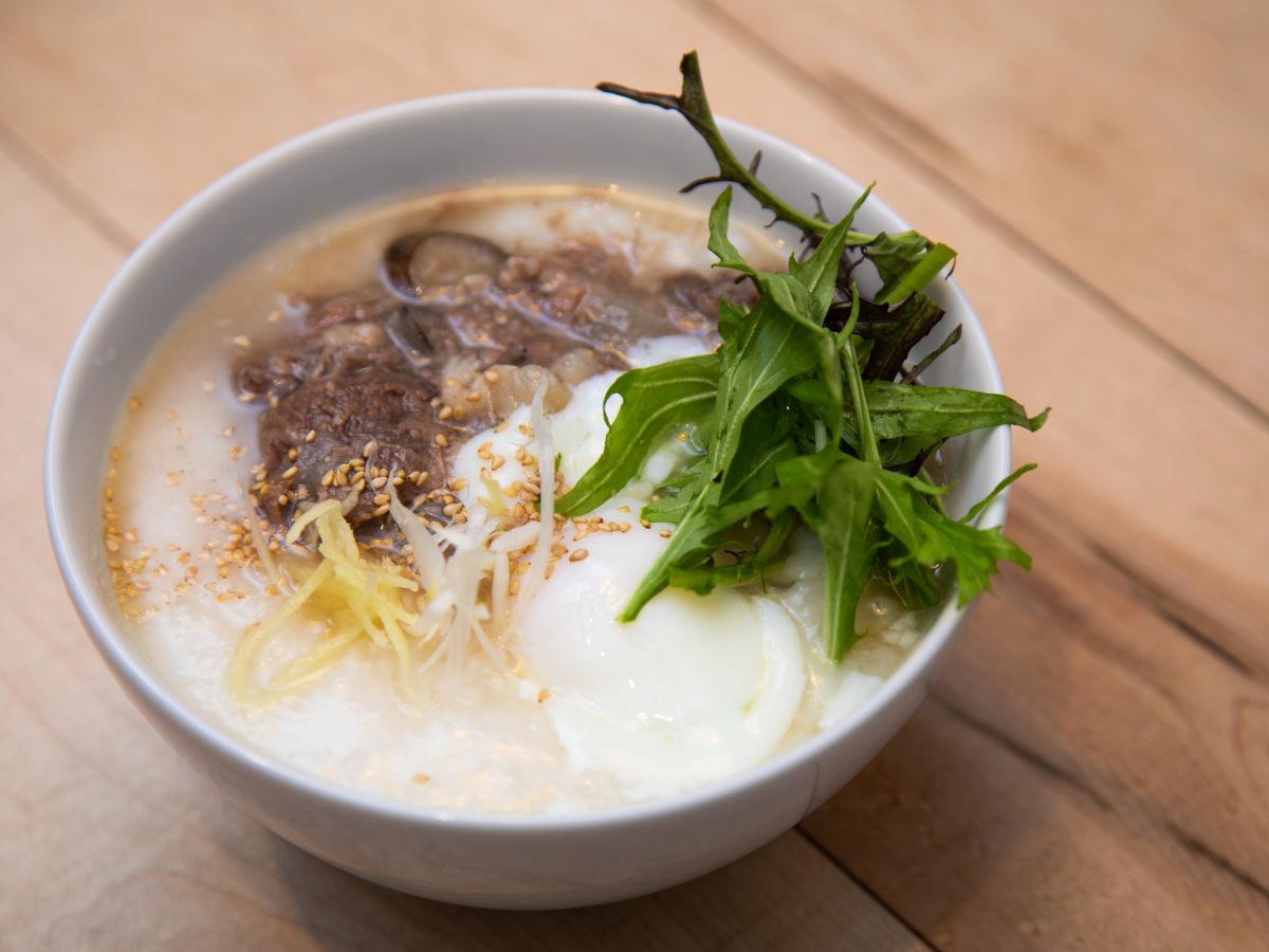 牛すじエッグ　740円　