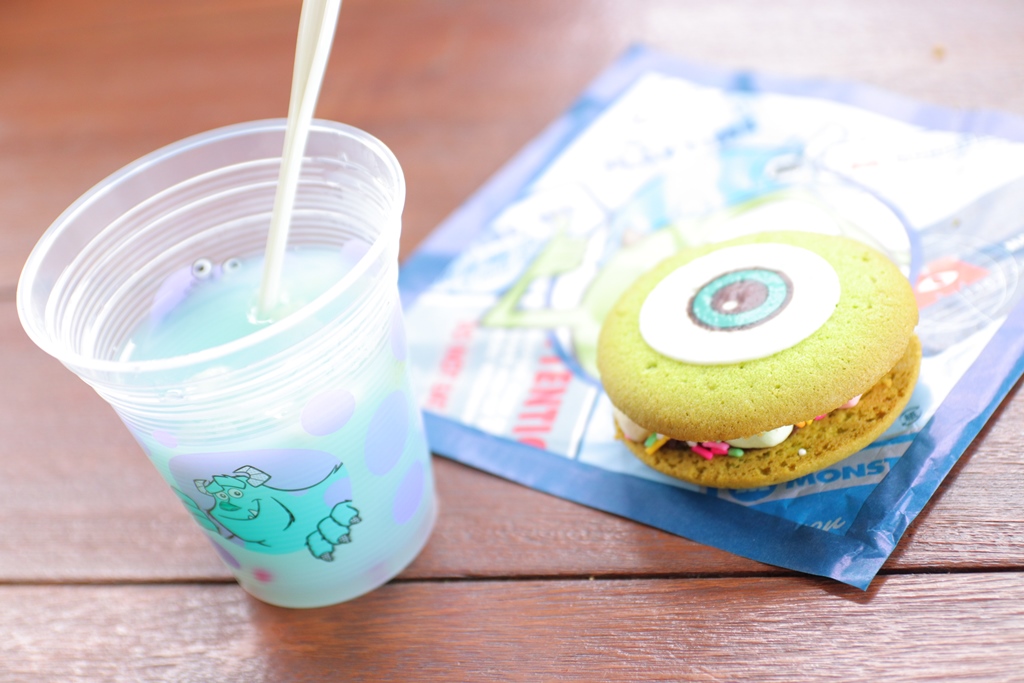 ホットライチードリンク400円、クッキーサンド（チョコガナッシュ）400円「ハドソンリバー・ハーベスト」