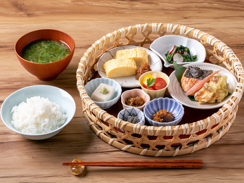 花籠御膳1000円（税別）