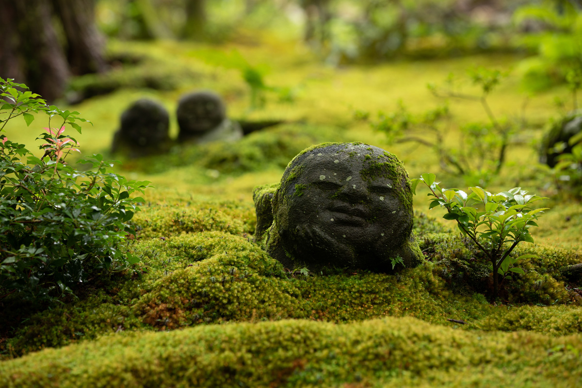 わらべ地蔵（杉村孝 作）