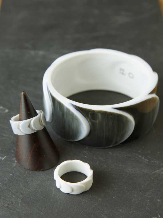 指輪S（左・下）6480円〜、ブレスレット（右）2万8080円