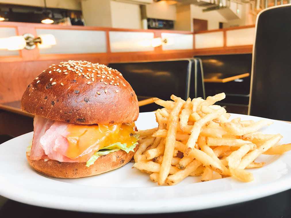 ベーコンチーズバーガー 1350円