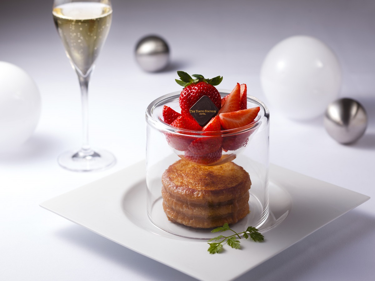 “あまおう”を丸ごとトッピング！東京ステーションホテルでいただく贅沢なイチゴスイーツ