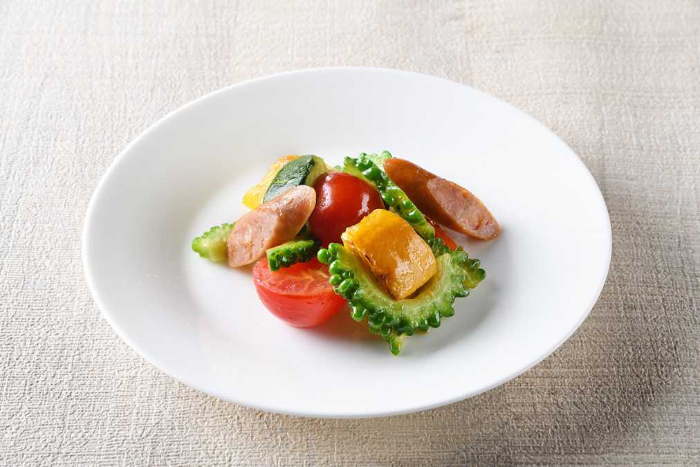350g野菜相当量のAコース料理イメージ（2品目: マルシェ風ゴーヤチャンプルー）[含まれる野菜相当量:50g] 