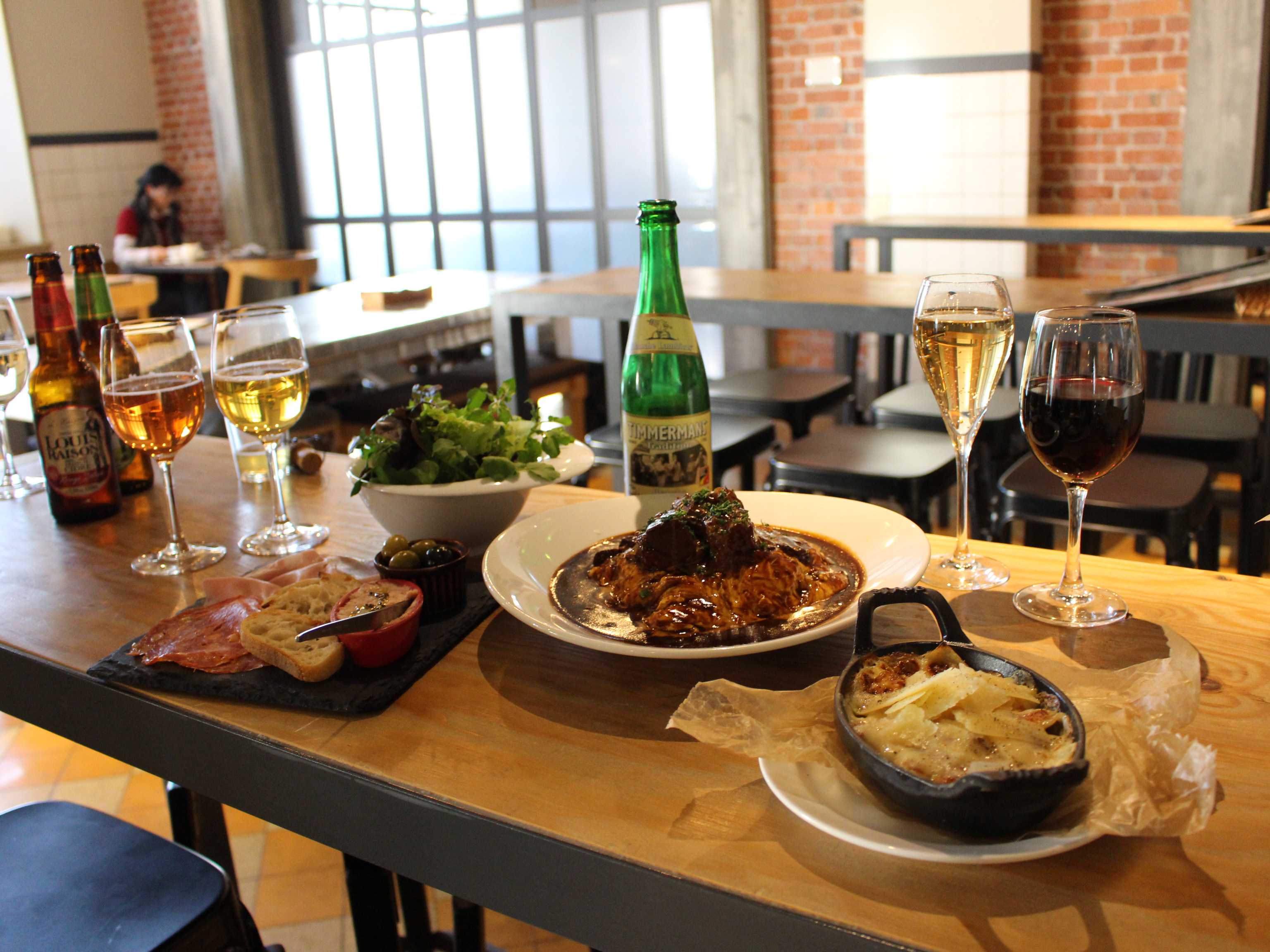 “古い”と“新しい”が交差する。レトロモダンな空間でオトナ女子会